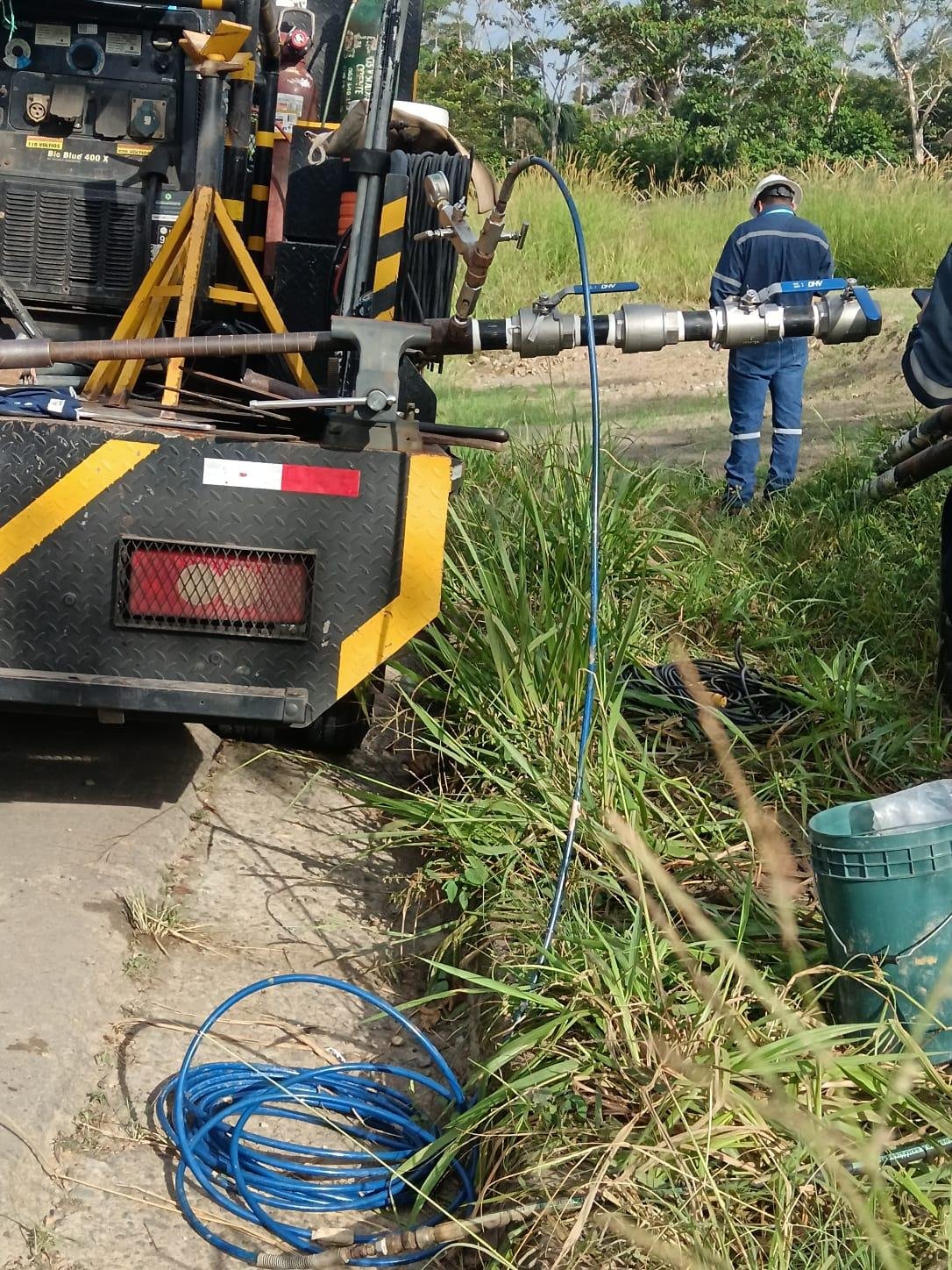 Técnico de BARVILL trabajando en línea de interconexión, Proyecto Shaya